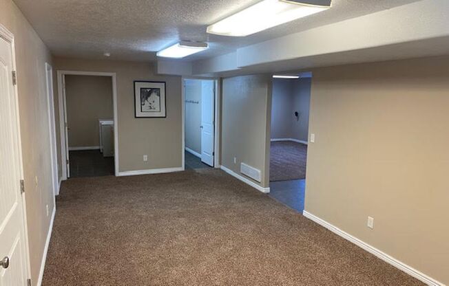 3 beds, 2 baths, $1,295, Unit Basement