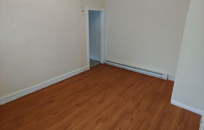 Studio, 1 bath, 500 sqft, $900, Unit 1st fl rear