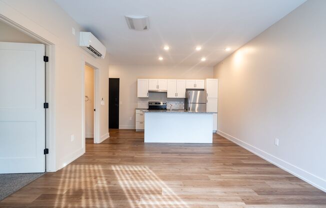 1 bed, 1 bath, 579 sqft, $1,400, Unit 24