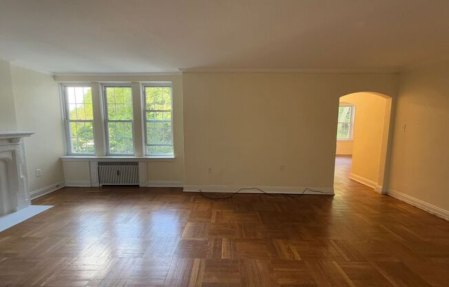 1 bed, 1 bath, 768 sqft, $1,450, Unit Royal York 312