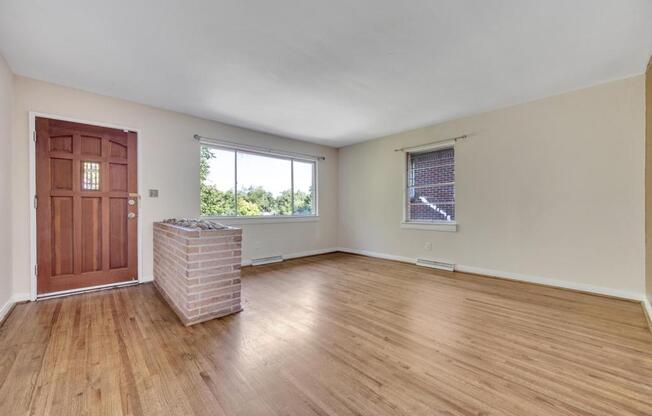 3 beds, 2 baths, 1,024 sqft, $1,050