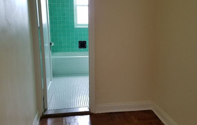 Studio, 1 bath, 413 sqft, $1,250