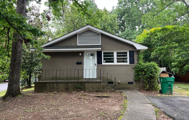 Cozy 2 Bedroom Minutes From Downtown