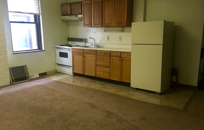 3 beds, 2 baths, 560 sqft, $1,375, Unit 112