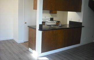 2 beds, 1 bath, $2,600