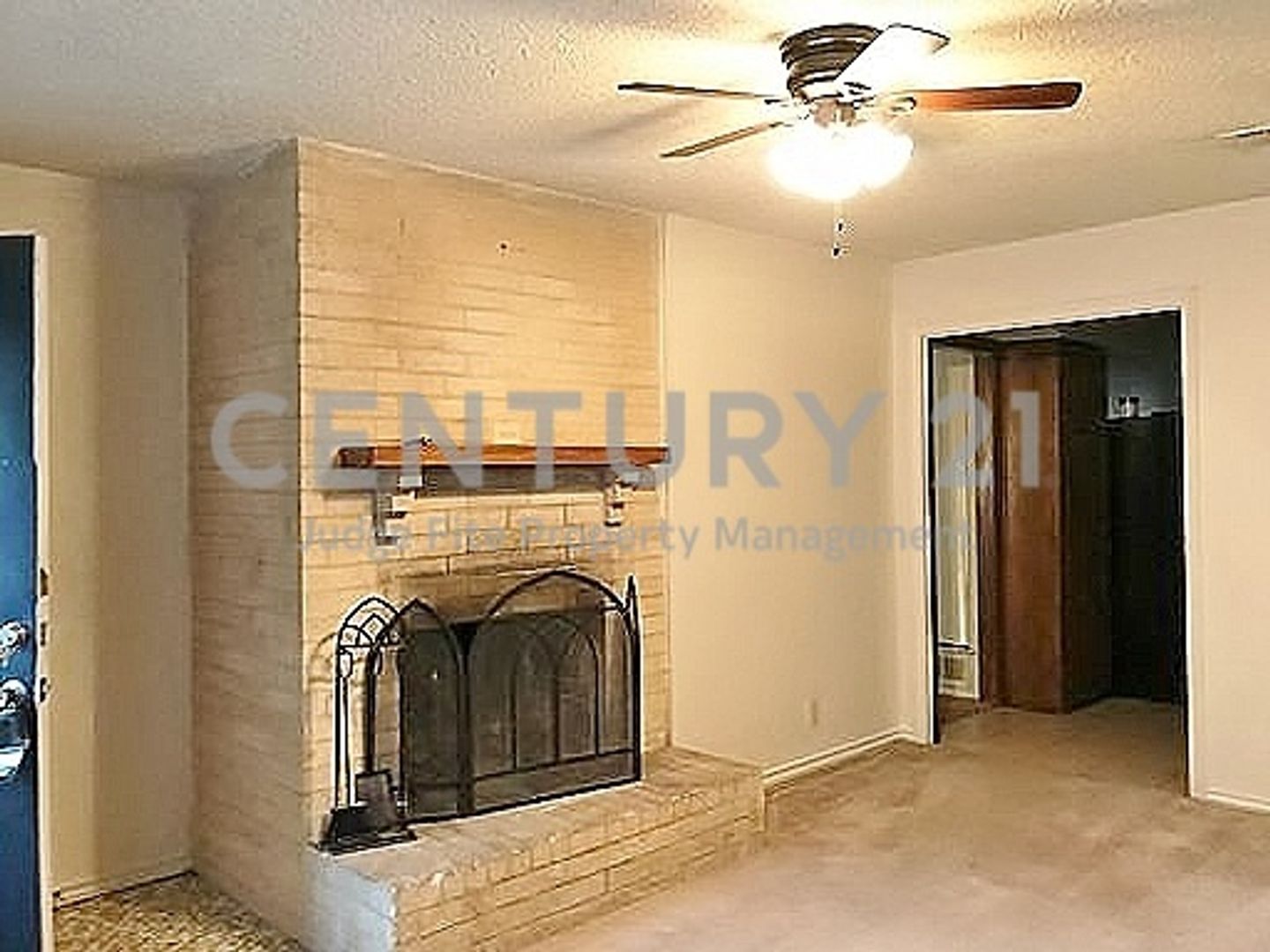 Great 2/1 Duplex Situated on Cul-de-sac in Denton For Rent!