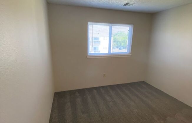 2 beds, 2 baths, 856 sqft, $869, Unit 2827-1817