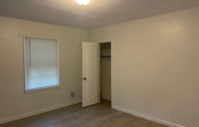 2 beds, 1 bath, $1,300