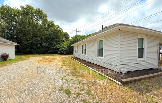 863 OLD CHARLOTTE RD SW