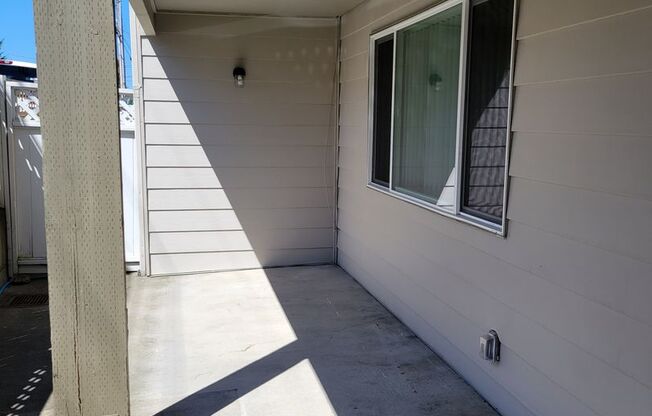 2 beds, 1 bath, 850 sqft, $1,750, Unit 103