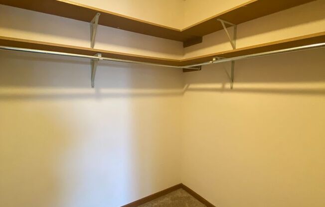 2 beds, 1 bath, 950 sqft, $1,795, Unit 7641CD