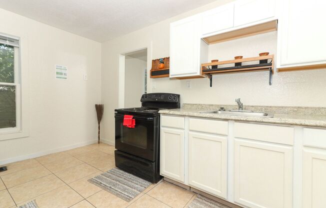 2/1 in Deland - Walking distance downtown / Remodeled and Ready * $795 MOVE IN SPECIAL