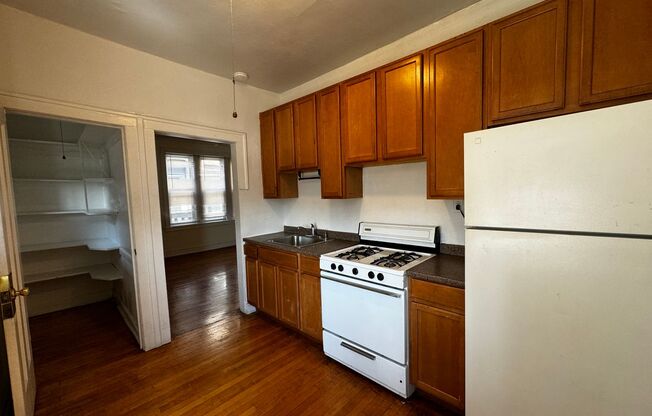 2 beds, 1 bath, $1,700, Unit 6422 #3