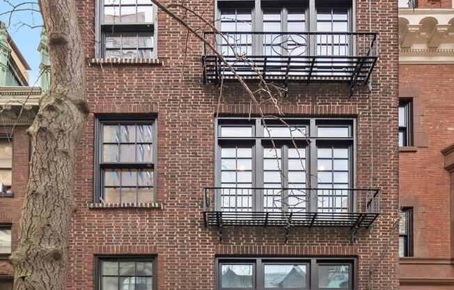 268 W 73 ST
