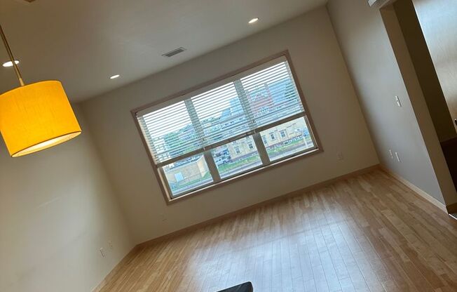 1 bed, 1 bath, 600 sqft, $1,045, Unit 305