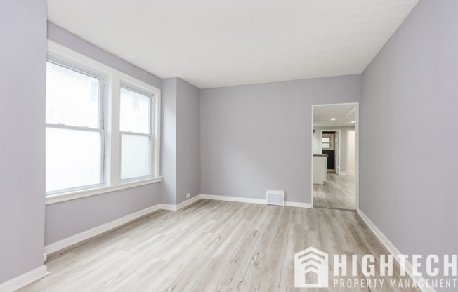 Spacious 3 bedroom/2 Bath Single Family House! Tremont!!