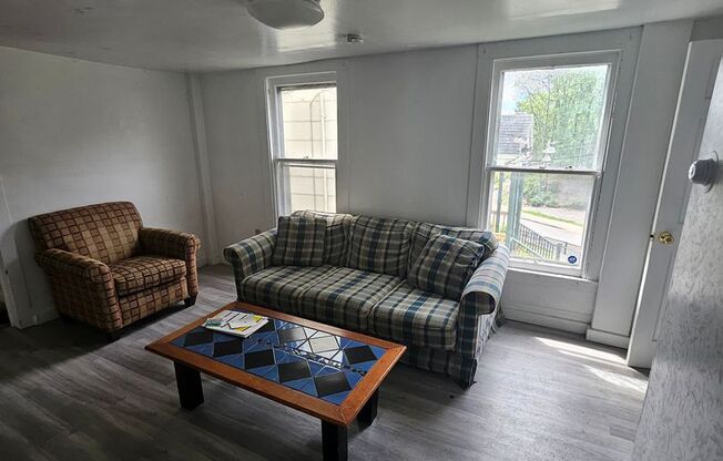 4 beds, 1.5 baths, $2,640, Unit 117