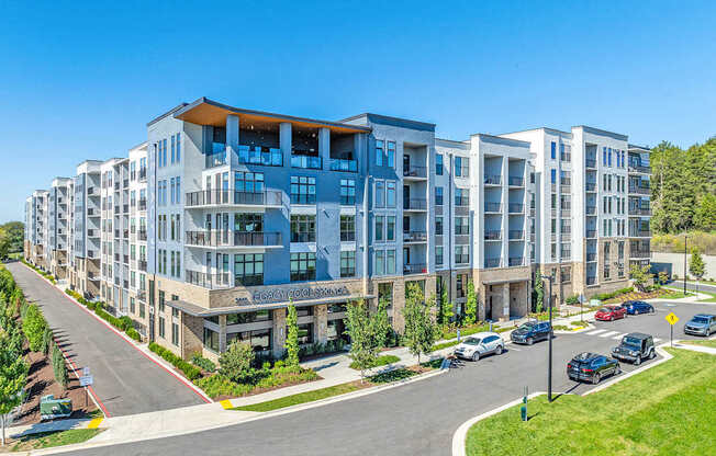 Legacy Cool Springs Apartments is approximately 25 minutes from Nashville near retail, dining and entertainment options.