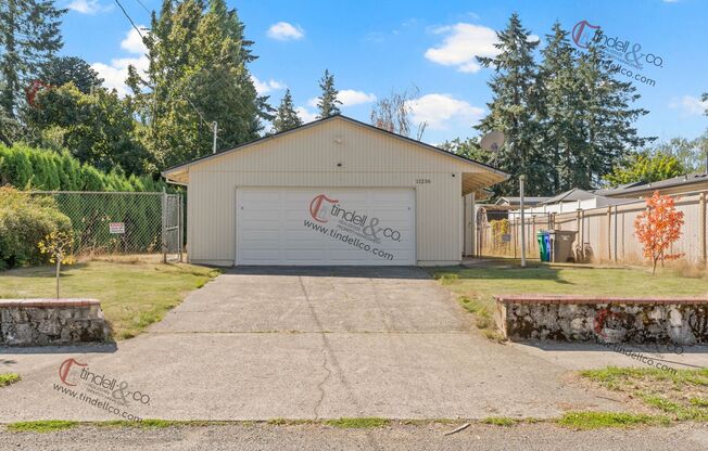 Charming 2 Bedroom 2 Bathroom SE Portland Home with Modern Upgrades and Fenced Yard