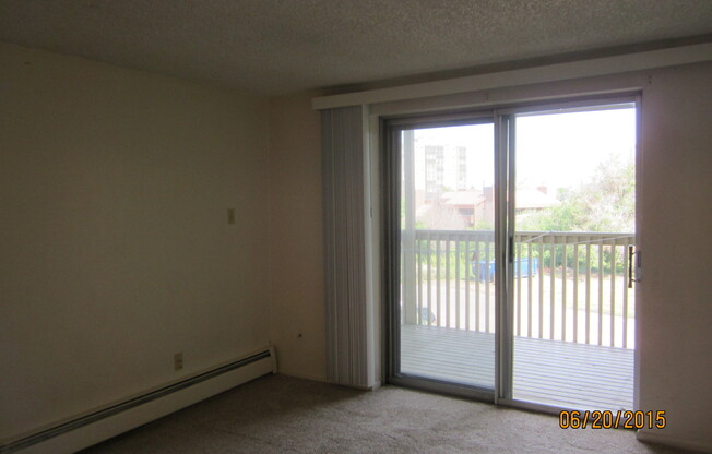 Wonderful 1 BR/1 BA Condo located on 3rd Floor in Secured Bldg!