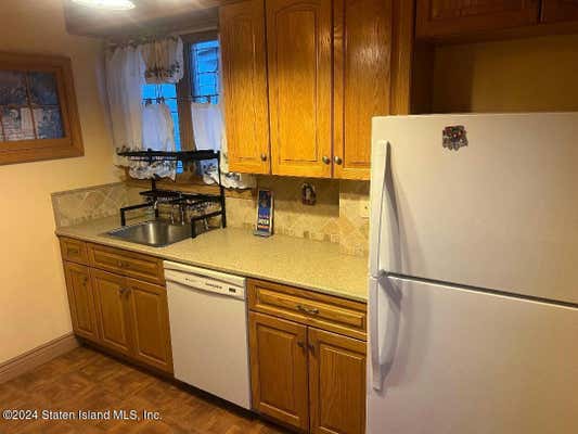 3 beds, 2 baths, 1,276 sqft, $3,600