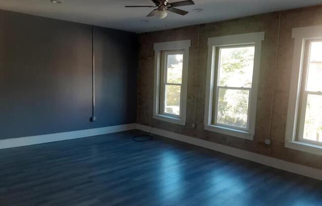 1703 5 E MICHIGAN ST