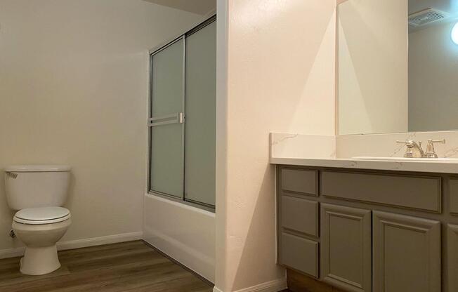 3 beds, 2 baths, 1,213 sqft, $1,900