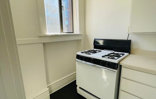 2 beds, 1 bath, 679 sqft, $2,050, Unit 319