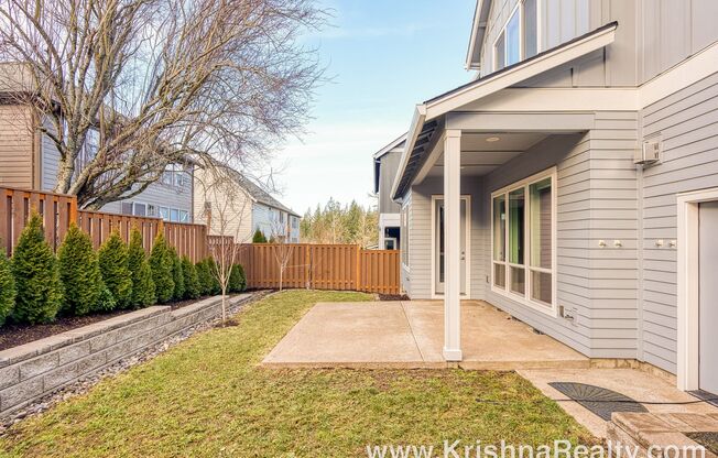 Gorgeous *NEW Construction* Modern 5BD* 3BA* Single Family Home Located In Quiet Thompson Woods Community