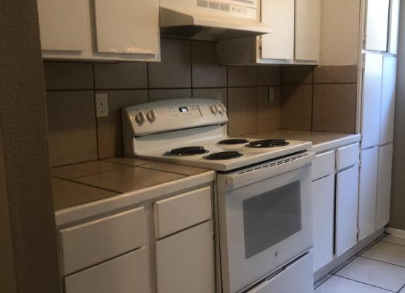 2 beds, 2 baths, 970 sqft, $850