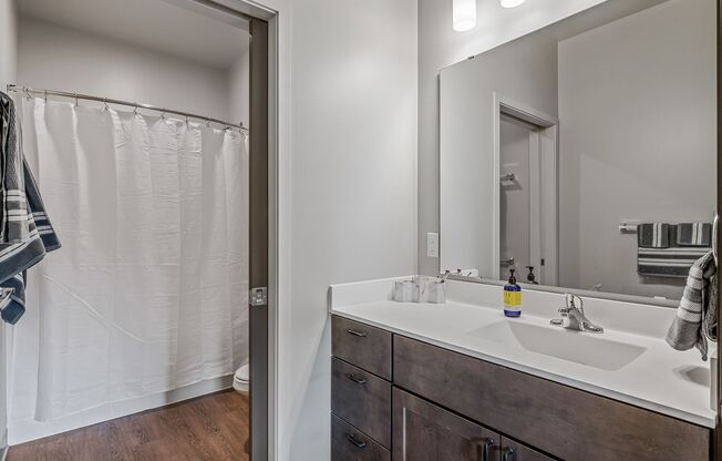 4 beds, 2 baths, 1,136 sqft, $3,020, Unit 211