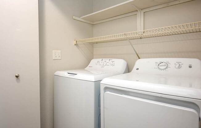 Haven Lake Oswego | Washer & Dryer