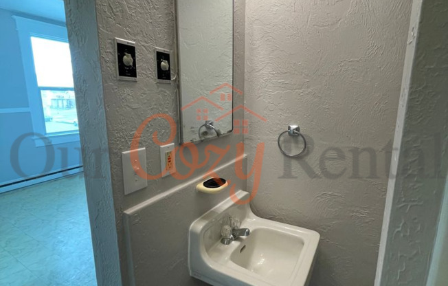 Studio, 1 bath, 392 sqft, $650, Unit 04
