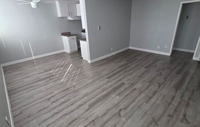 Newly Remodeled 2 Bedroom / 1 Bath Apt Located In Inglewood (UPSTAIRS UNIT!) 1/2 off the 1st month