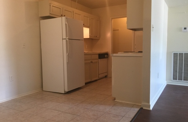 2 beds, 2 baths, 1,000 sqft, $975, Unit 8361-A