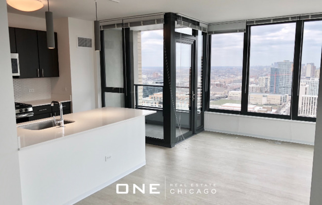 156 W Superior St