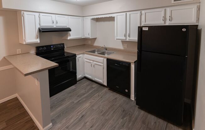 2 beds, 1 bath, 870 sqft, $1,245, Unit 7600410