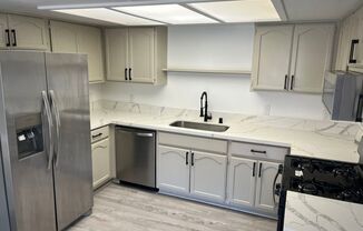 Experience easy living in this bright and open condo!