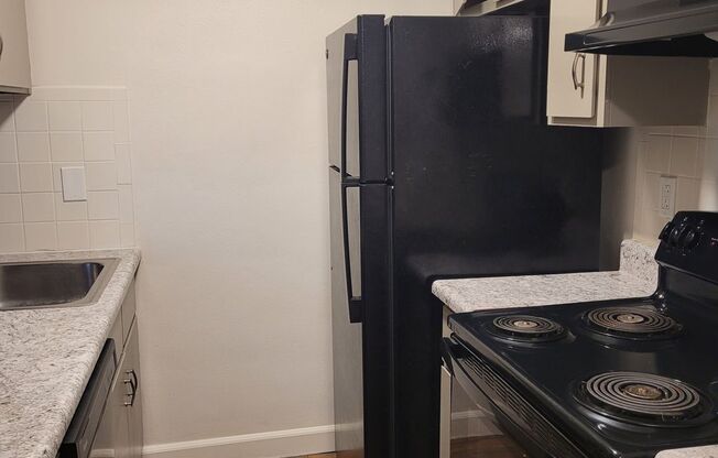 2 beds, 1 bath, 900 sqft, $1,100