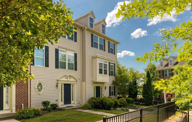 Luxury 4bd 2.5bth Garage Townhome for Rent in Owings Mills!