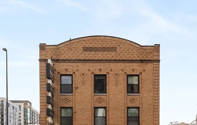 1023 North Broadway | Renovated Studio & 1BR Apartments in Denver's Golden Triangle!