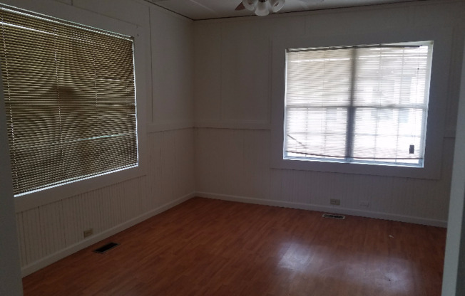 1117 W 4 AVE