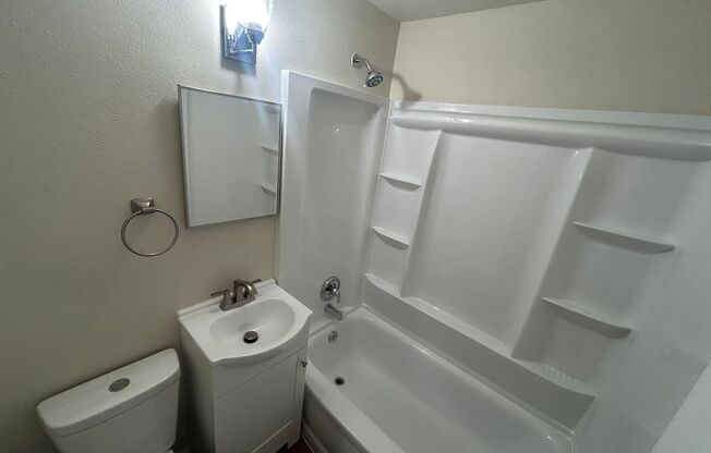 1 bed, 1 bath, 650 sqft, $925, Unit Unit 8