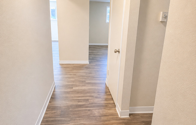 2 beds, 1 bath, $1,150, Unit B