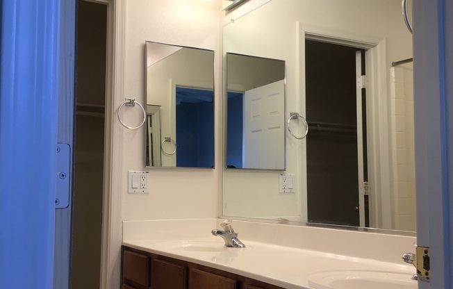 COMING SOON! Spacious 4 Bed 2 Bath Home in Phoenix