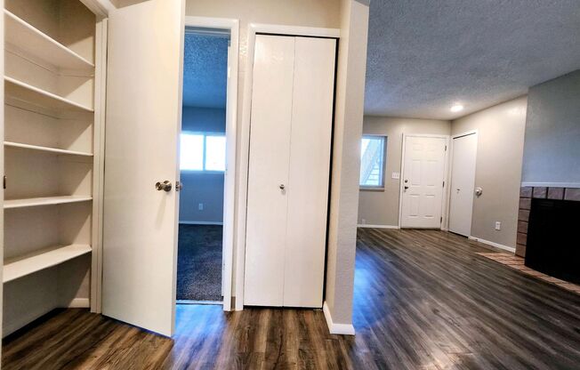 2922 STRAUS LANE