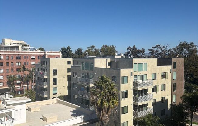 Studio, 1 bath, 354 sqft, $2,395, Unit 707