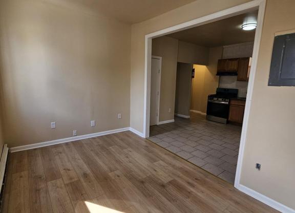 4 beds, 2 baths, $3,100