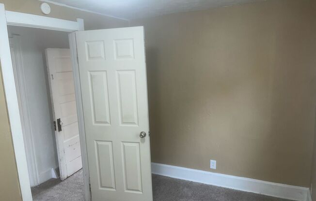 4 beds, 1 bath, $1,250