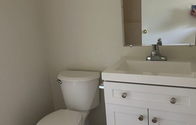 1 bed, 1 bath, 660 sqft, $1,800, Unit 03